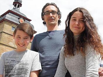 Nico Centea sucht für sich und seine Kinder Karina und Kevin eine Wohnung in Bad Staffelstein. Foto: Matthias Einwag
