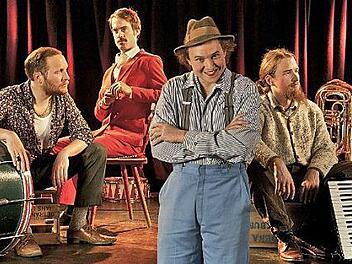 "Irrsinn und Idyll" haben Gankino Circus am 1. April im Gepäck. Foto: PR