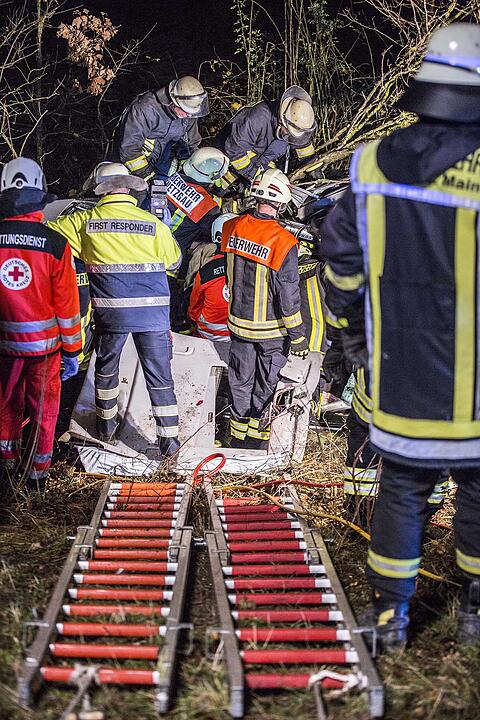 Haßfurt: Fahrer nach Unfall auf der A70 stundenlang eingeklemmt