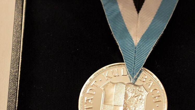 ... an verdiente Persönlichkeiten verliehen.