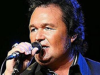 "Rio, The Voice of Elvis" tritt am Sonntag, 19. Oktober, in der Kulmbacher Dr.-Stammberger-Halle auf. Foto: eventim