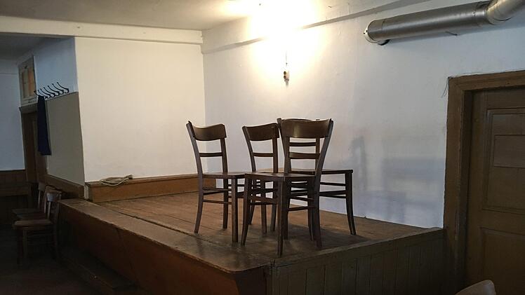 Die Bühne  im Saal:Bei Greta Diller in HallstadtFoto: A. Schreiber