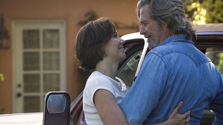 Journalistin Sean (Maggie Gyllenhaal) hat sich in den viel &auml;lteren Musiker Bad Blake (Jeff Bridges) verliebt.