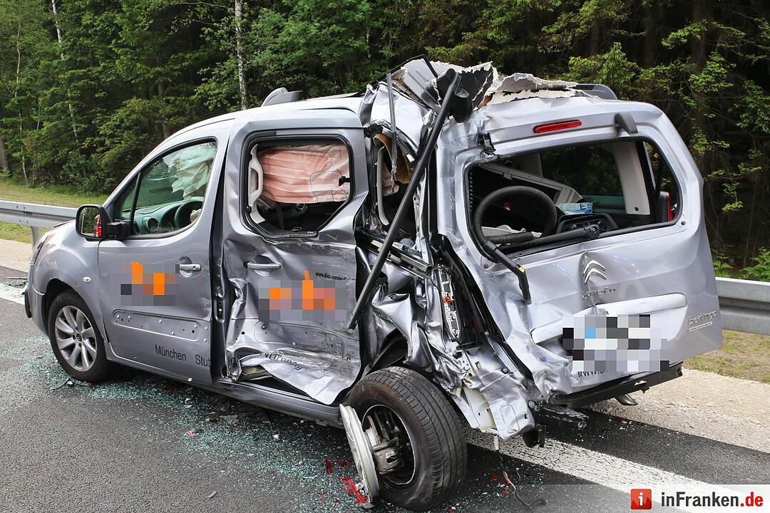 Unfall mit mehreren Fahrzeugen auf der A6 bei Nürnberg-Langwasser