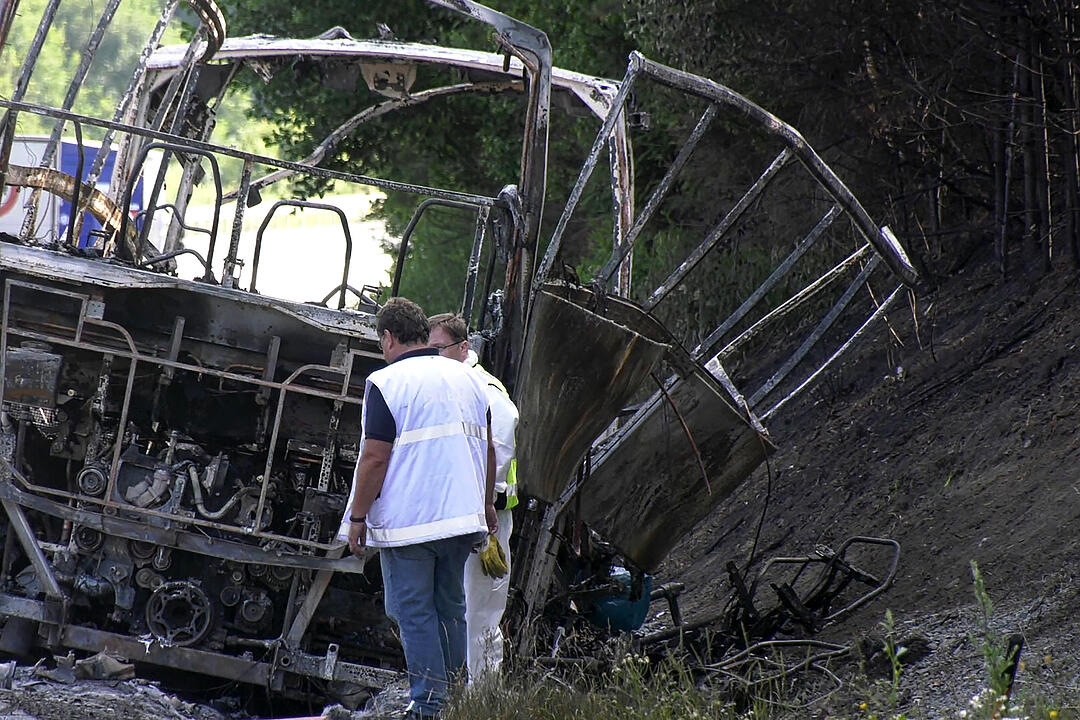 Busunglück Münchberg: Buswrack von A9 geborgen