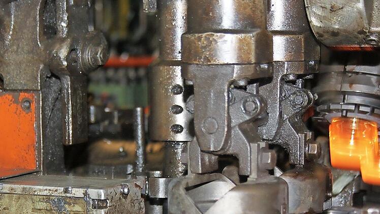 Energieintensiv: Bei Gerrresheiemer in Tettau werden Glasflakons für die Parfumindustrie produziert.