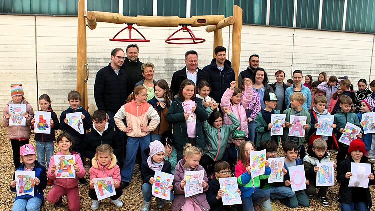 Einweihung des neuen Hangelgerüsts an der Grundschule Melkendorf