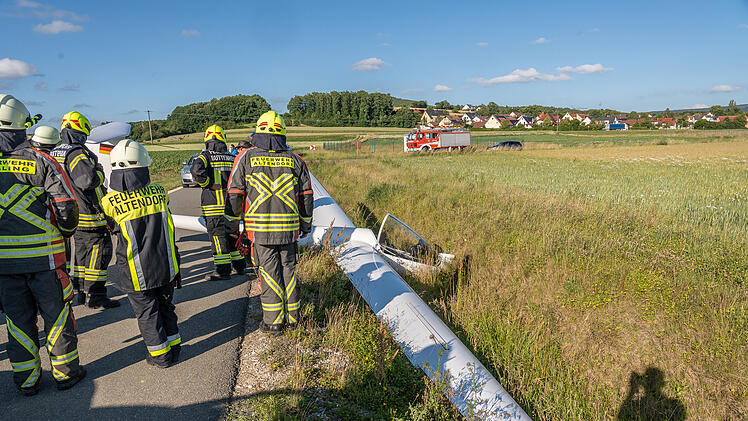 Dreifache Notlandung: Drei Segelflieger m&uuml;ssen zeitgleich neben der A73 notlanden