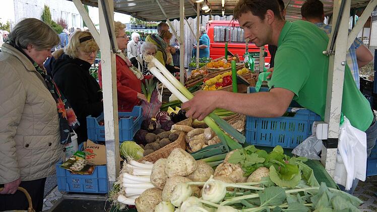 Impressionen vom ersten "Grüber Markttag" Foto: Berthold Köhler