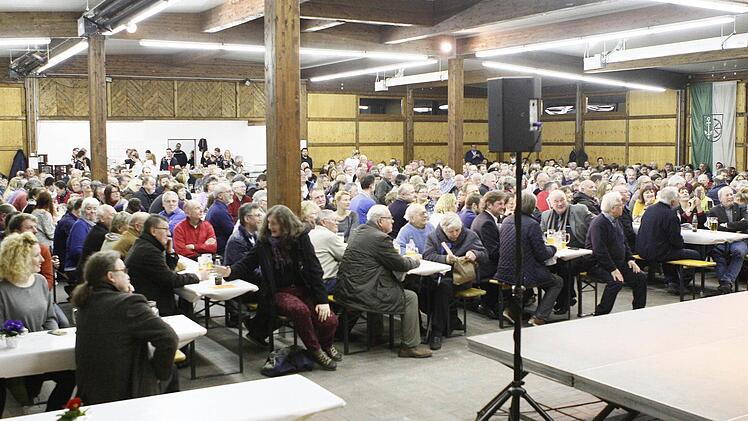 Podiumsdiskussion in der Mainleuser Sommerhalle. Foto: Jochen Nützel