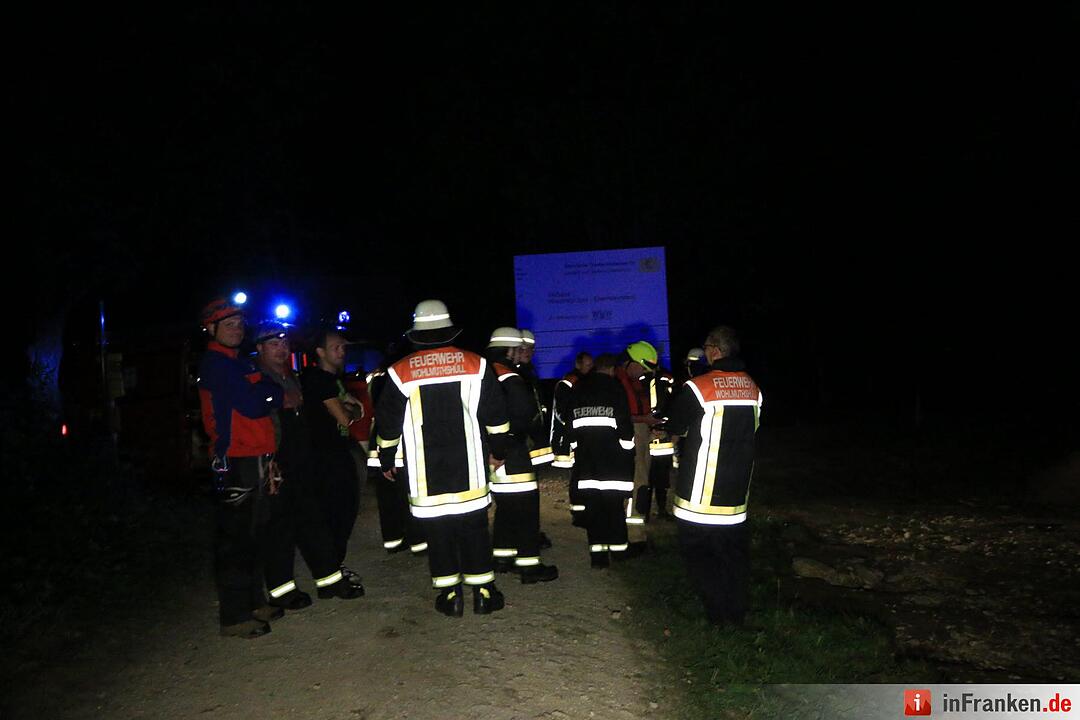 Ein Mann ist  in einem Waldstück bei Ebermannstadt von einer Felskante gefallen. Er war im Drogenrausch halbnackt duch den Wald gerannt.