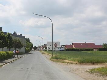 Auf dem Areal an der Himmelreichstraße (im Bild rechts) könnte Standort eines Kita-Neubaus sein. Das Grundstück gehört der Gemeinde.  Foto: Matthias Einwag