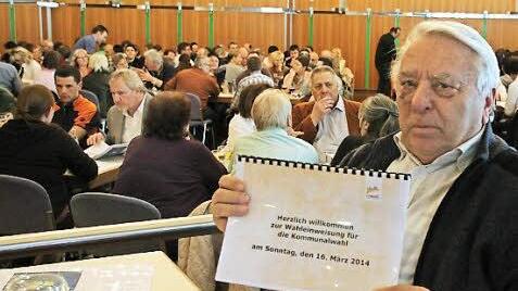 Günter Lehmann, Ortssprecher von Lützelbuch, ist zweifellos ein alter Hase unter den Wahlhelfern. "Das sind mindestens schon meine dritten Oberbürgermeister-Wahlen", schätzt er. Fotos: Ulrike Nauer