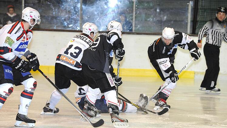 Derbyzeit: Szene aus dem Spiel der Kissinger Wölfe gegen den ESC Haßfurt. Foto: Hopf