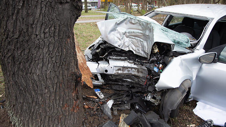 T&ouml;dlicher Unfall auf Hauptverkehrsader in N&uuml;rnberg