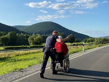 Polizei rettet Rollstuhlfahrer aus misslicher Lage im Kreis Miltenberg
