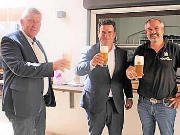 Gastwirt Uwe Steinmetz (r.) vom Bamberger Brauhaus „Zum Sternla“ empfing Bundesarbeitsminister Hubertus Heil (Mitte) und MdB Andreas Schwarz.