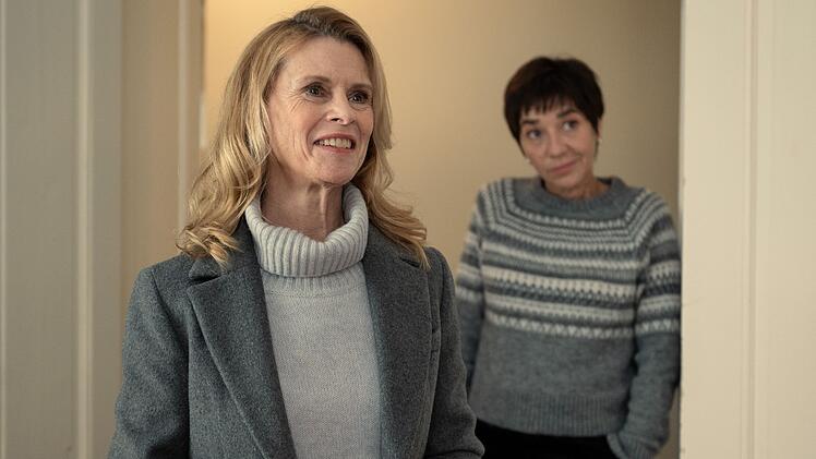 K&ouml;nnte man sich gut in weiteren "Kanzlei Liebling Kreuzberg"-Filmen vorstellen: Leslie Malton (links, mit Anja Franke) spielt Peta Jacobi, eine taffe Ex-Staatsanw&auml;ltin und alte Gegenspielerin von Robert Liebling.