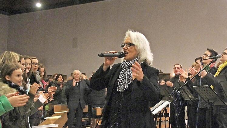 Mit ihrer Stimme und ihrem Temperament riss Jutta Wieczorek die Zuhörer von den Kirchenbänken. Fotos: Gerd Schaar