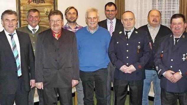 Unser Bild zeigt beim Neujahrsempfang in Presseck (von links) Bürgermeister Siegfried Beyer, Altbürgermeister Erhard Hildner, Reinhold Bär, Dritten Bürgermeister Christian Ruppert, Rudolf Geyer, Landtagsabgeordneten Martin Schöffel, Gerhard Götz, Gustav Tempel und Ulli Jungbauer.  Foto: Klaus-Peter Wulf