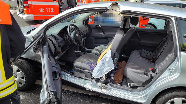 Vier Verletzte sind die Bilanz eines Verkehrsunfalls am frühen Mittwochnachmittag an der Kreuzung in der Kissinger Straße in Bad Brückenau auf Höhe des Autohauses Löhmer. Foto: Michael Krug, Feuerwehr Bad Brückenau