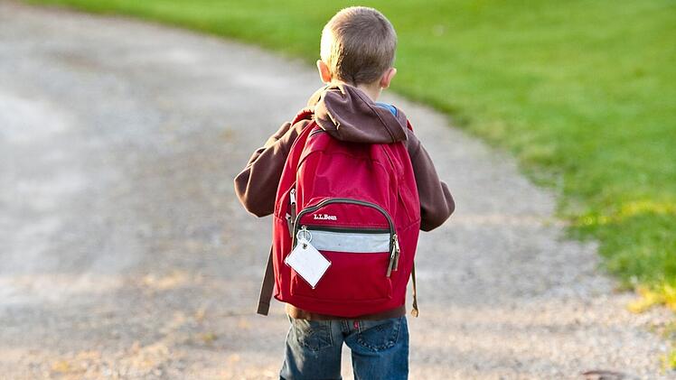 Kitzingen: Unbekannter fordert Jungen vor Siedlungs-Grundschule zum Einsteigen auf - Polizei bezieht Stellung