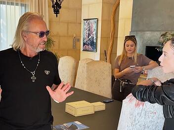 Robert muss sich Kritik seiner T&ouml;chter gefallen lassen.