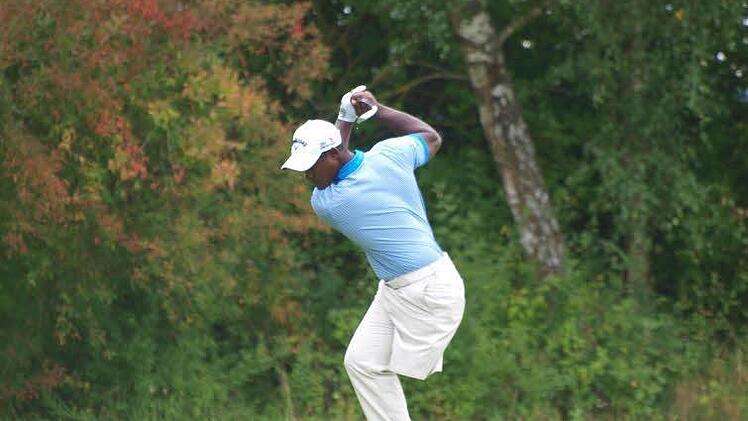 Versetzte die Zuschauer ins Staunen: Manuel De Los Santos spielte am ersten Tag der Bayerischen Meisterschaften für Golfer mit Behinderung auf dem Par-72-Kurs in Maria Bildhausen eine 75er-Runde.  Fotos: Anton Then