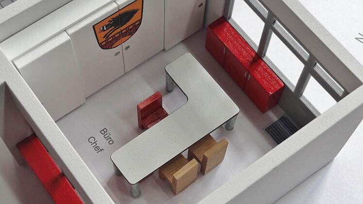 So könnte das neue Büro von Christian Raehse im Bauhof aussehen. Mit der Farbe Rot sollen Akzente gesetzt werden. Fotos: Johanna Eckert