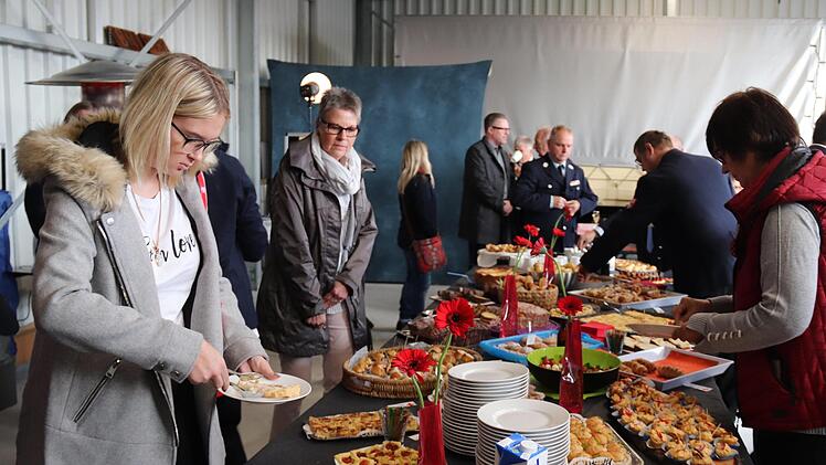 ...wartete ein leckeres Buffet auf die Gäste.