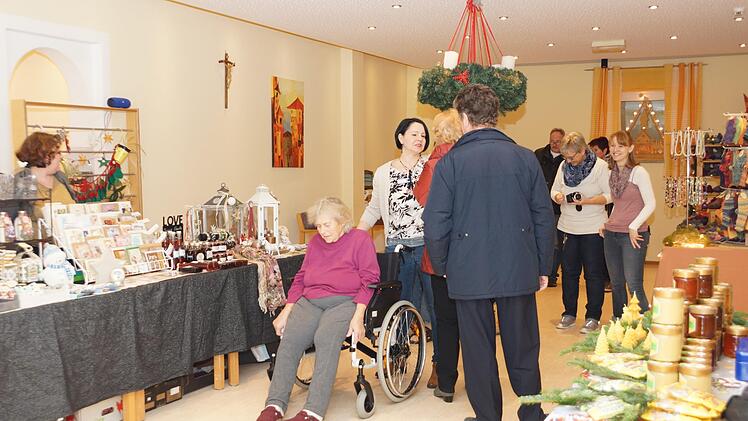 Adventsmarkt im Zapfendorfer Seniorenheim Foto: Johannes Michel