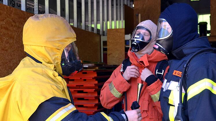 Übung der Feuerwehren des Landkreises Bad Kissingen und der Bundeswehr-Feuerwehr im Atemschutzzentrum in Oberthulba. Peter Rauch