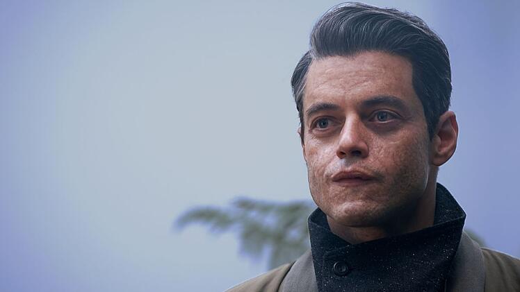 "Er ist das Produkt einer sehr früh in seinem Leben verlorenen Unschuld, weshalb er Schwierigkeiten hat, richtig und falsch zu bewerten", sagt Schauspieler Rami Malek über seine Rolle des Schurken Safin.