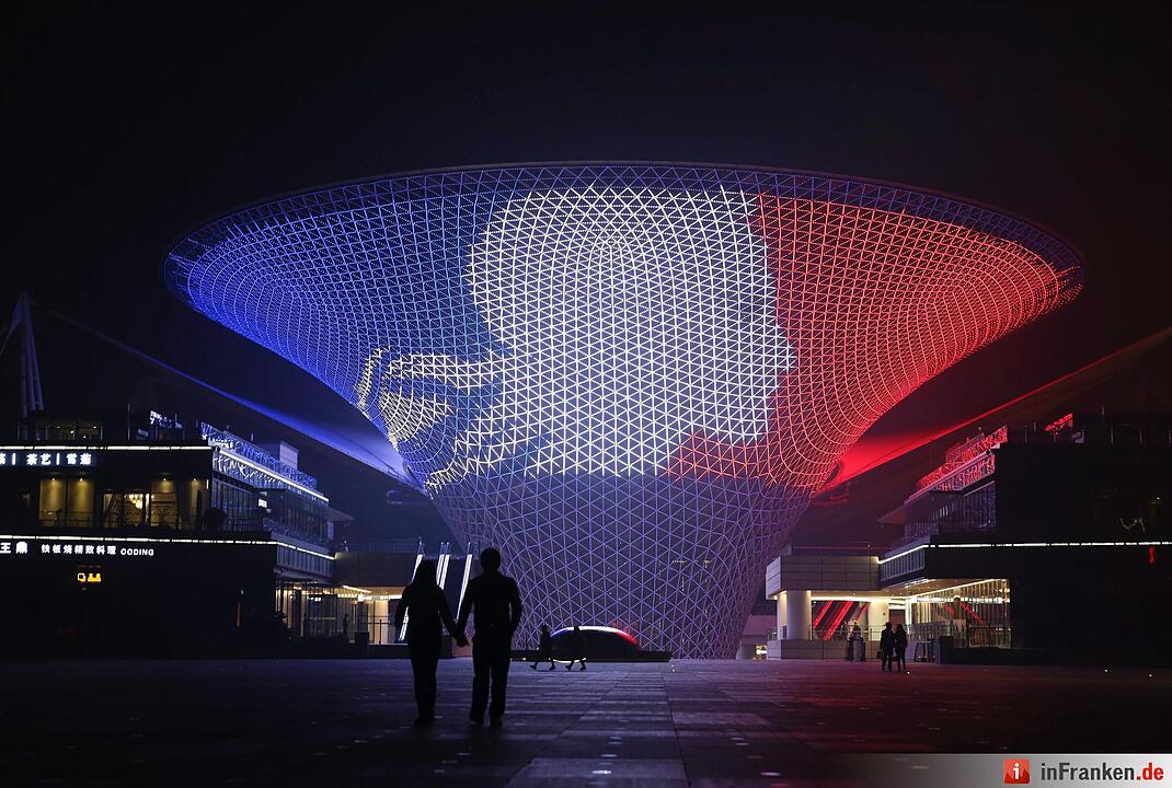 Weltweit gedenken Menschen den Opfer des Terrors von Paris