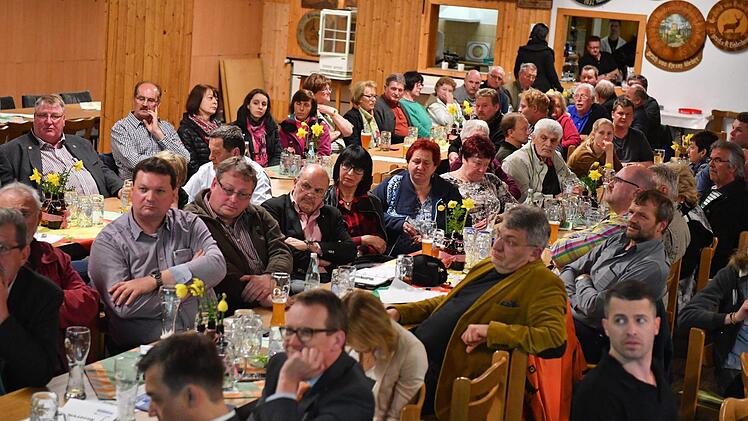 Impressionen vom Diskussionsabend in Stadtsteinach Foto: Ronald Rinklef