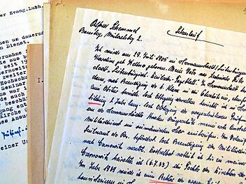 Alfred Schemmel hat in seinem handschriftlichen Lebenslauf falsche Angaben gemacht. Der Lebenslauf befindet sich in seiner Personalakte im Landeskirchlichen Archiv in Nürnberg.  Foto: Marion Krüger-Hundrup