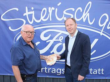 Kitzingen: Autohaus-Inhaber spendet f&uuml;r Kindergarten - wie das Geld zusammenkam