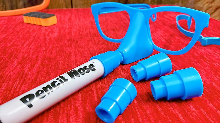 Pencil Nose im Test - das Partyspiel, bei dem die Nase zum Zeichenstift wird