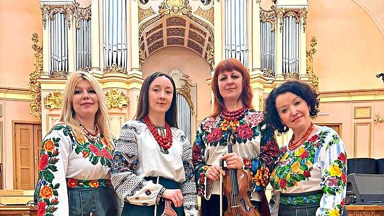 Tolle Stimmen und au&szlig;ergew&ouml;hnliche Instrumente: Daf&uuml;r steht das Bandura-Goldkehlchen-Quartett.Veranstalter