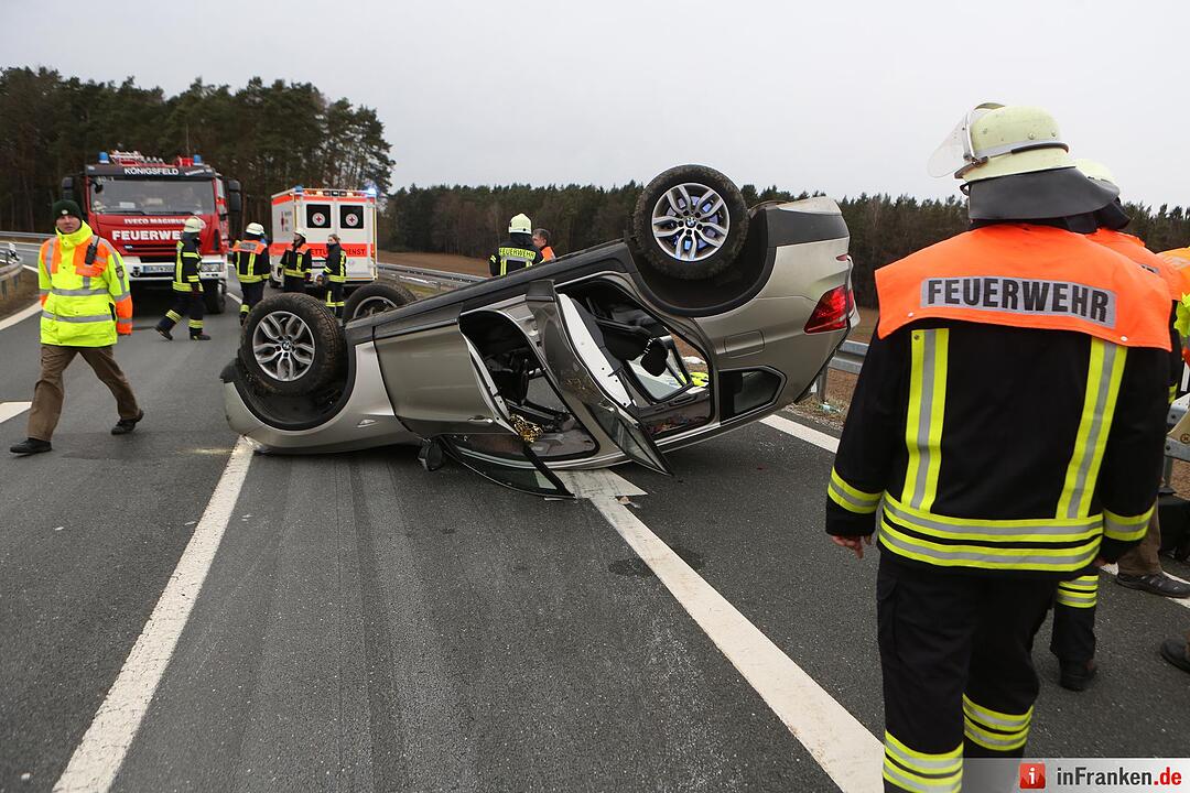 Spektakulaerer Abflag von BMW in Autobahnausfahrt