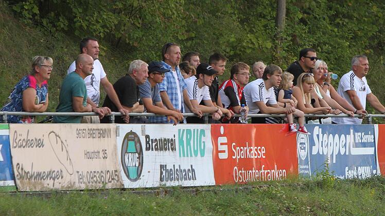 Die Zuschauer, hier vor allem die Fans der Gäste aus Neuschleichach, waren etwas konsterniert.
