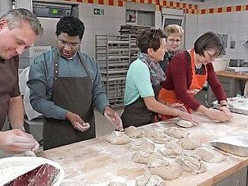 Christian Polster (l.) mit den Aushilfsb&auml;ckern Foto: privat
