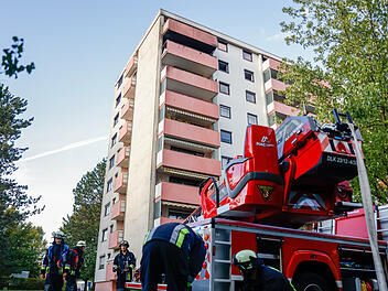 Nürnberger Feuerwehr zu Brand in Hochhaus alarmiert - gab es eine Explosion?