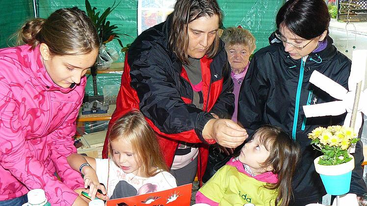 Ganz schön knifflig waren die Bastelarbeiten bei den Marktleugaster Gartenfreunden.