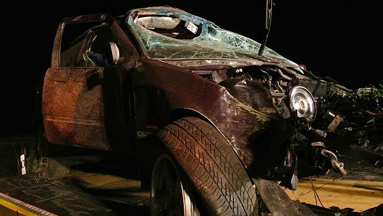 Der komplette Motorblock des BMW ist abgerissen.