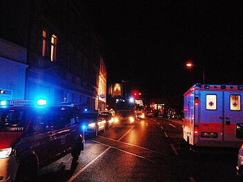 Das Feuer, das ein Mann  in einem Mehrfamilienhaus in der Sutte gelegt hatte, führte zu einem Großeinsatz der Rettungskräfte. Foto: Archiv/Karl-Heinz Weber