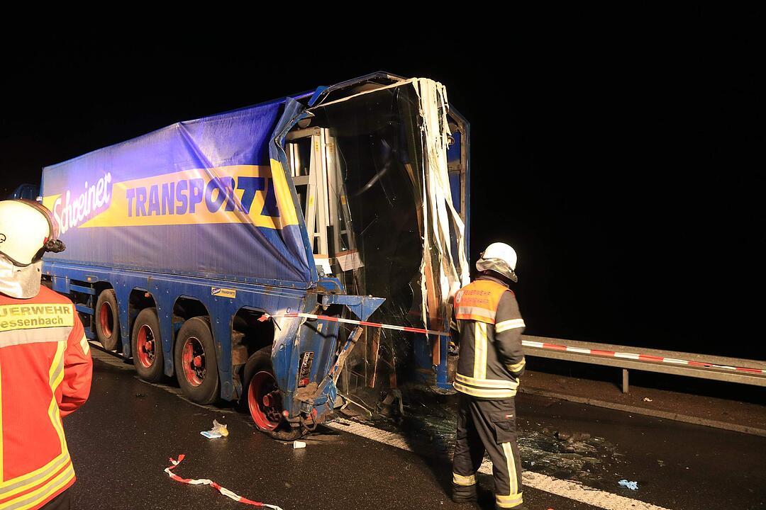 Schweres Busunglück auf A3 in Unterfranken: 18 Verletzte - ein Toter