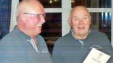 Vorsitzender Gerhard Zenk (links) überreichte Georg Hennemann eine Urkunde. Foto: privat