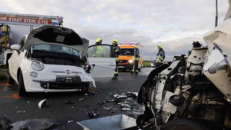 Frontalzusammenstoß zwischen zwei Kleinwägen