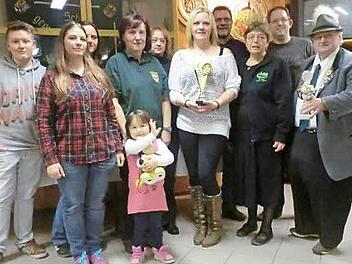 Unser Bild zeigt (von links) Niklas Lauterbach, Melanie Teller, Jana Lauterbach, Eveline Reinfeld, Robin Lauterbach, Carola Fittner, Eva Lauterbach, Adolf Lauterbach, Uschi Lauterbach, Matthias Hahn und Werner Reinfeld.  Foto: Klaus-Peter Wulf